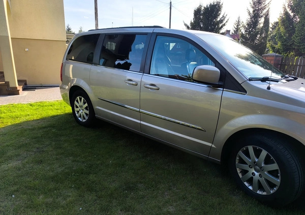 Chrysler Town &amp; Country cena 48500 przebieg: 197000, rok produkcji 2014 z Nowy Staw małe 92